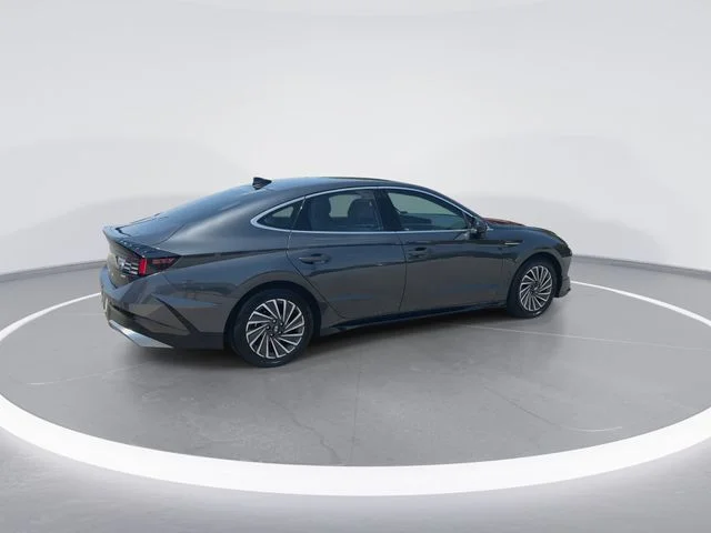 Used 2025 Gray Hyundai SEL image 8