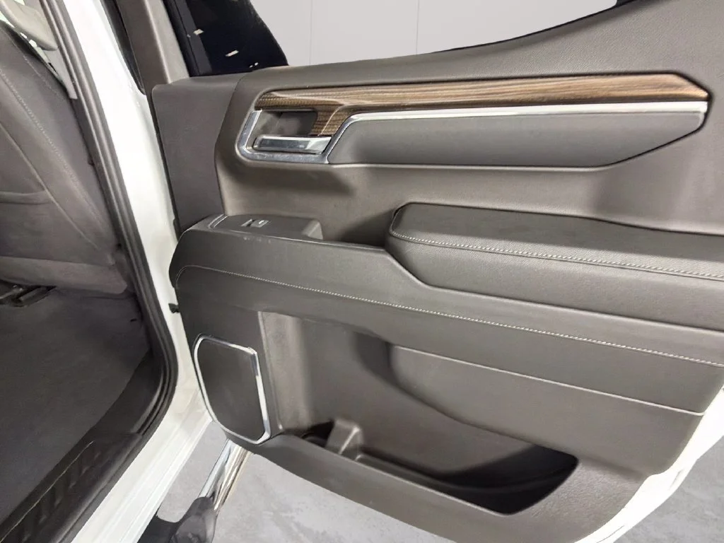Used 2024 Summit White Chevrolet RST image 32