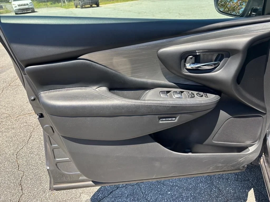 Used 2016 Gray Nissan SL image 11