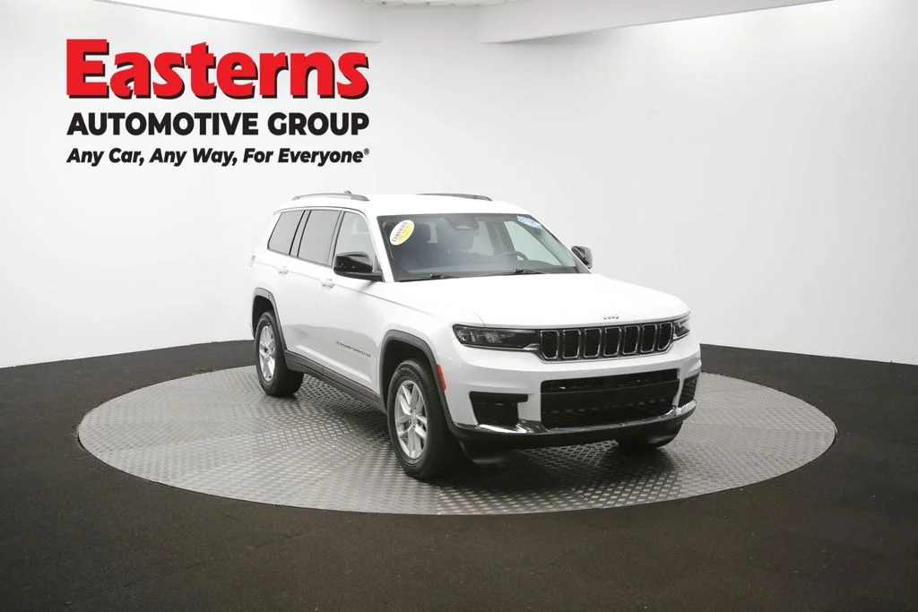 Used 2023 White Jeep Laredo image 51