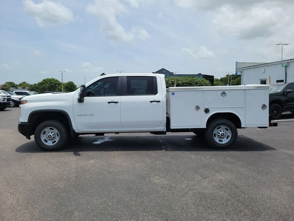 New 2026 Summit White Chevrolet WT image 16