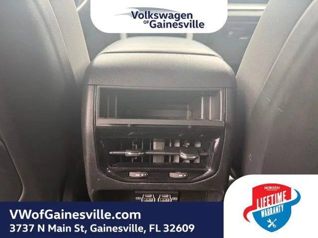 Used 2023 Diamond Black Crystal Pearlcoat Jeep Laredo image 14