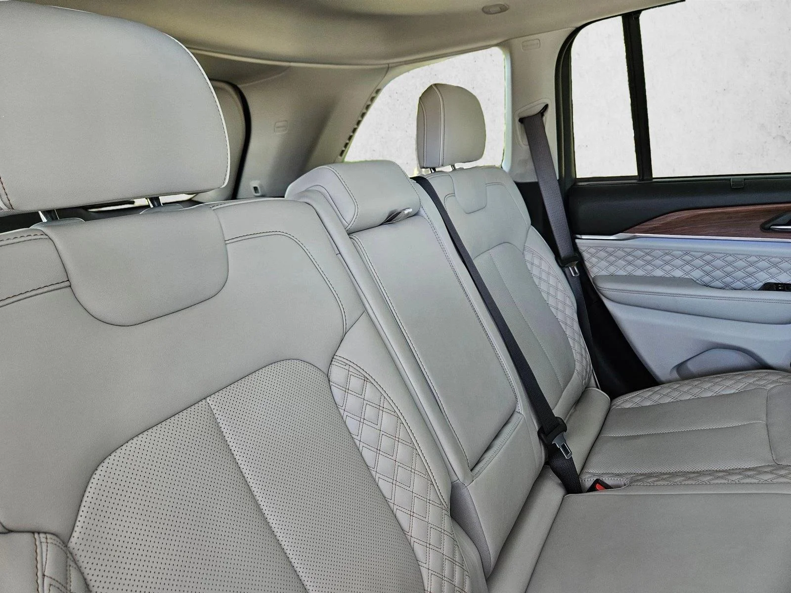 Used 2022 Bright White Clearcoat Jeep Summit image 17