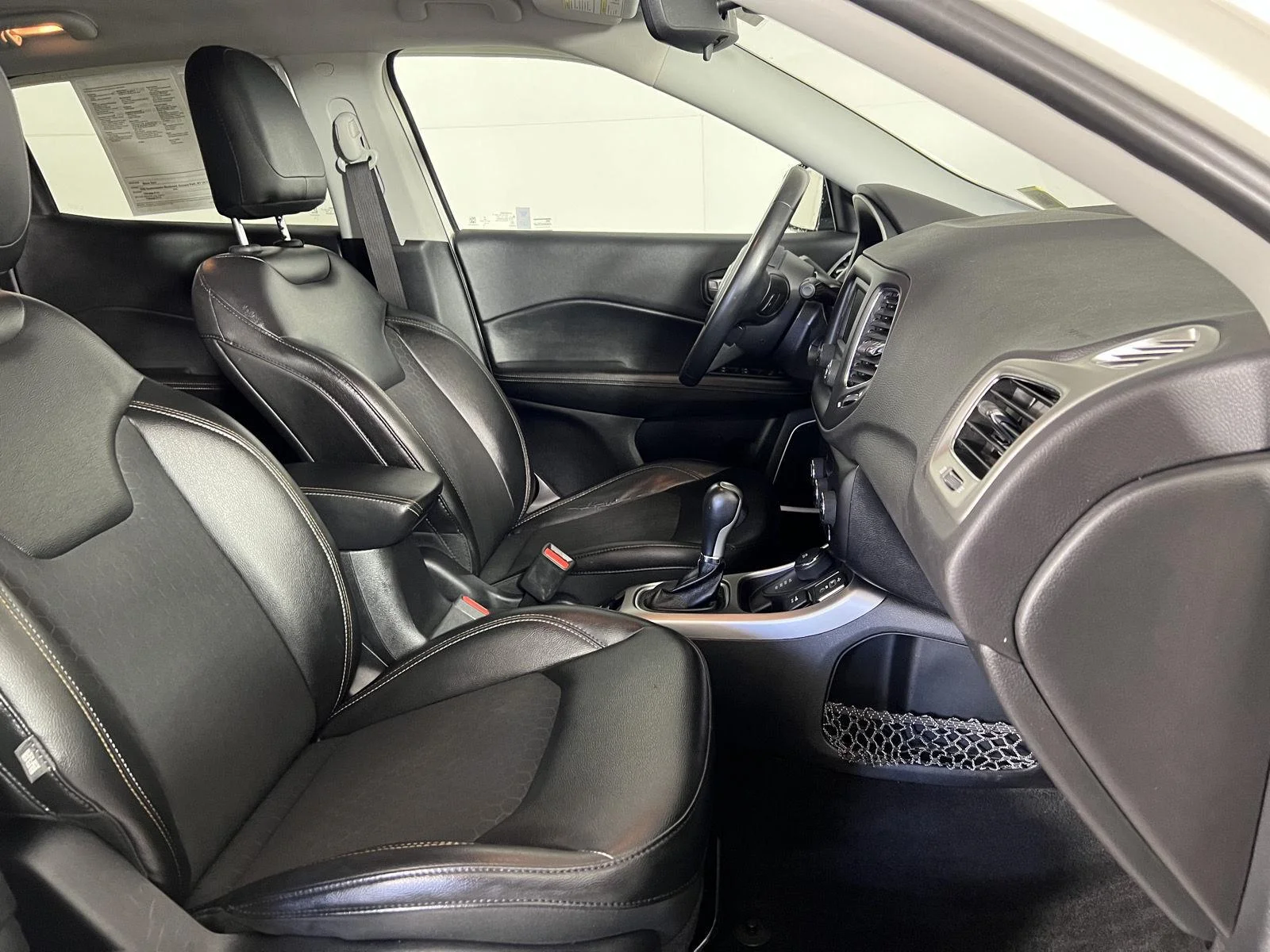 Used 2018 White Clearcoat Jeep Latitude image 9