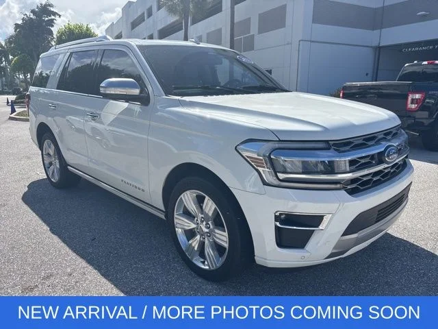2023 Ford Expedition Platinum's photo