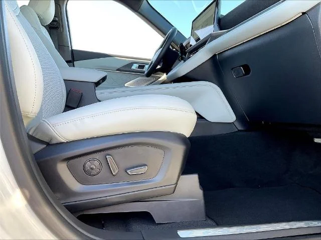 New 2027 Star White Metallic Tri-Coat Ford Platinum™ image 55
