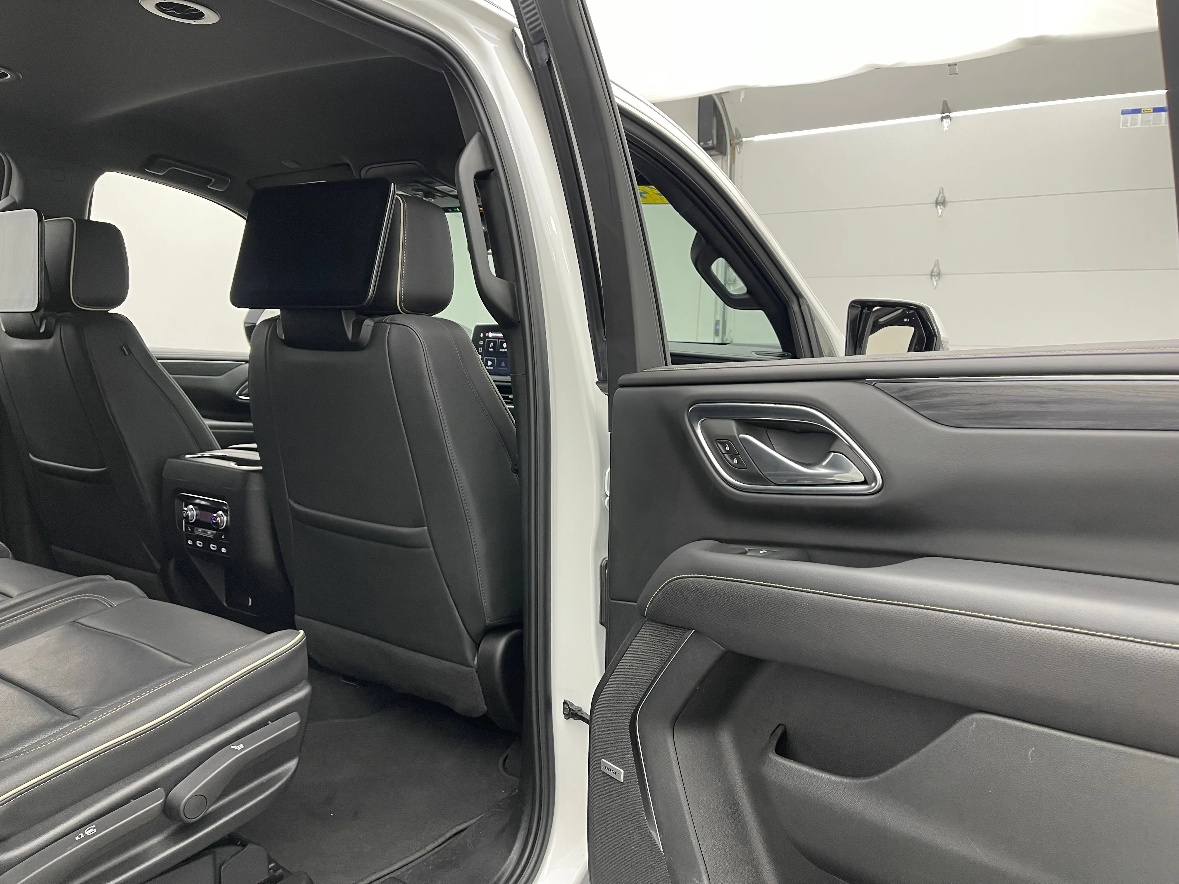 Used 2024 White Frost Tricoat GMC SLT image 37