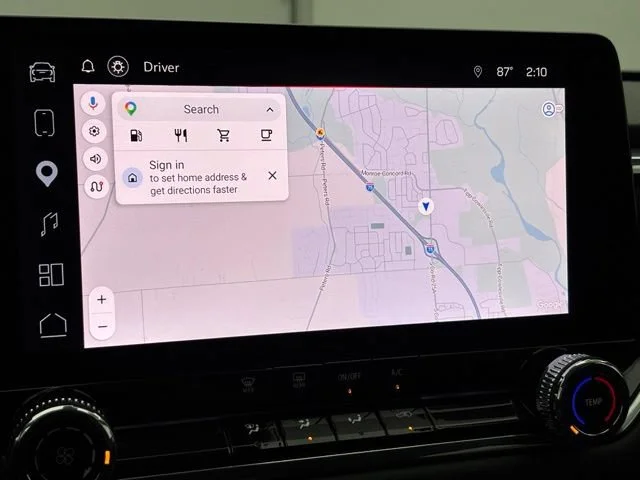 Used 2025 Summit White GMC Elevation image 28