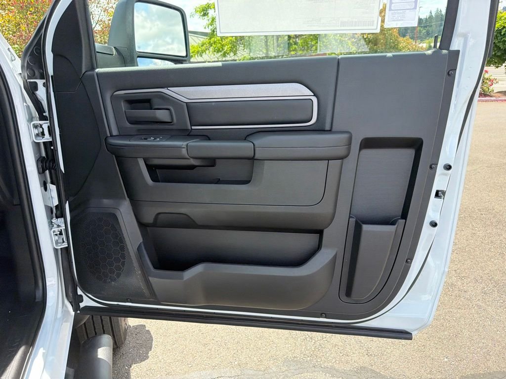 New 2026 Bright White Clearcoat RAM Tradesman image 29