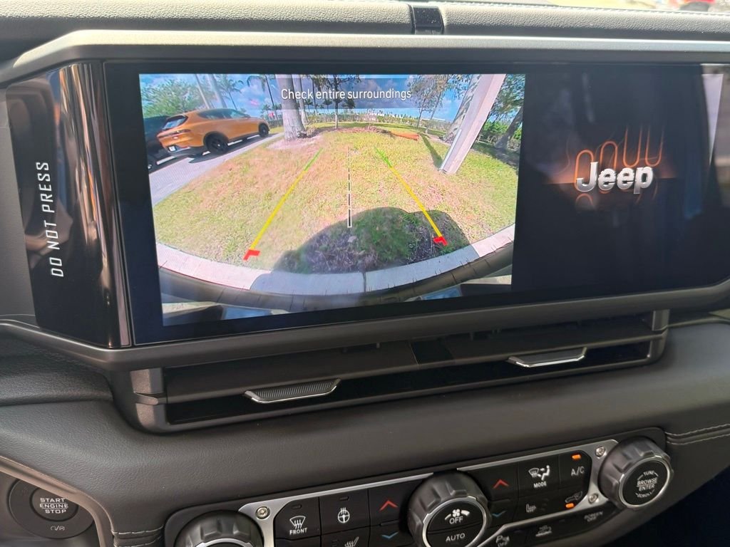 2025 Jeep Wrangler 4-Door Sahara - Photo 15