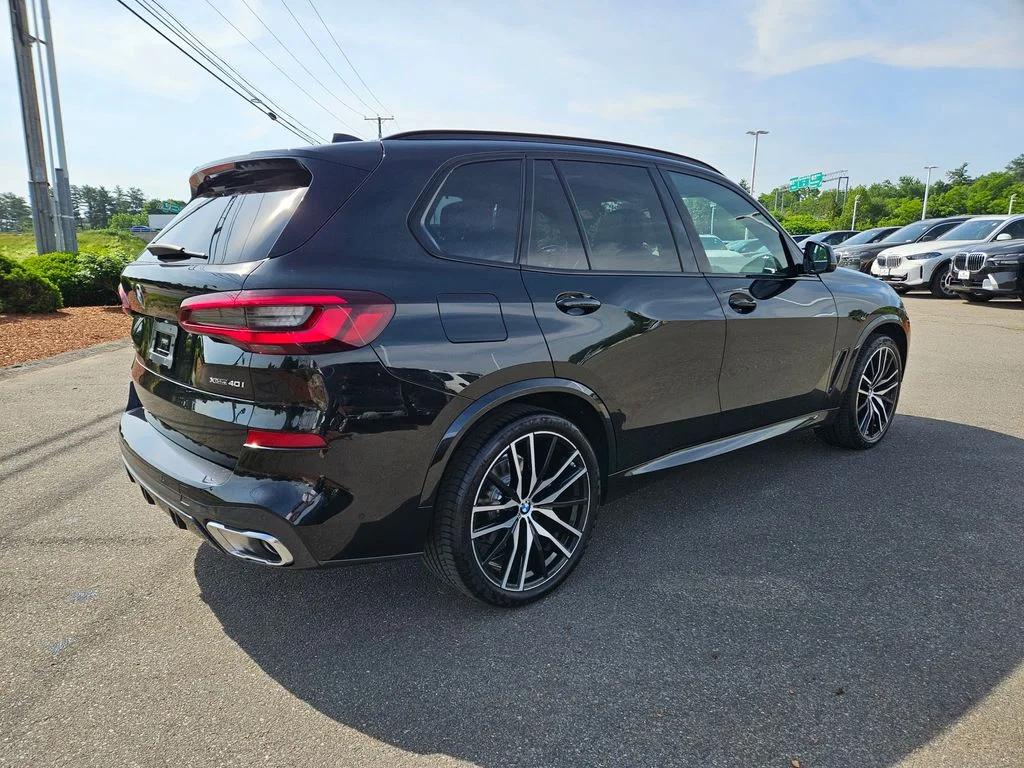 Certified Used 2022 Black Sapphire Metallic BMW xDrive40i image 7