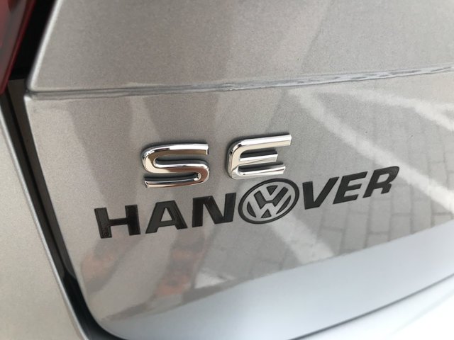Used 2022 Pyrite Silver Metallic Volkswagen SE image 11