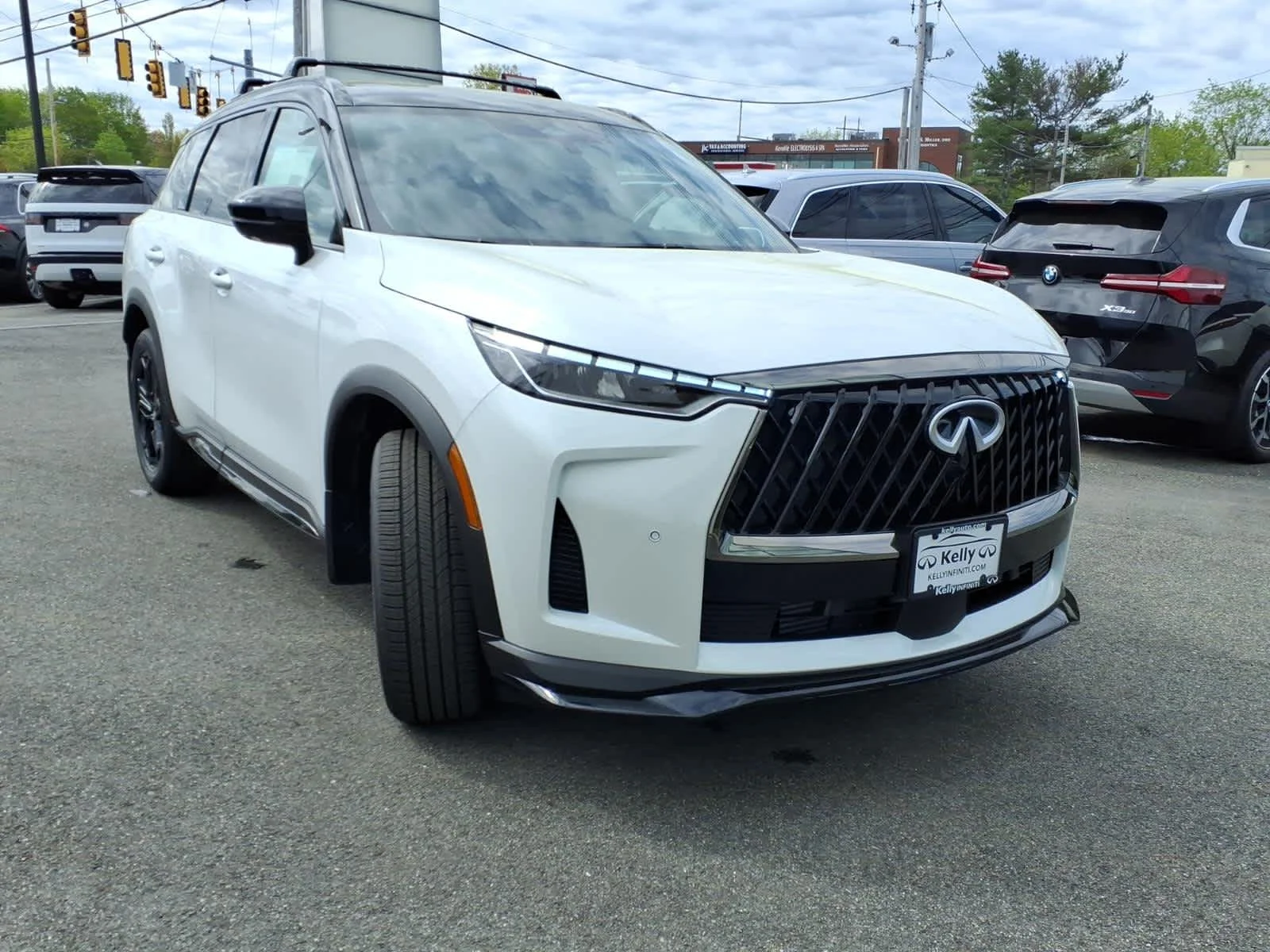 New 2027 Radiant White/Black Obsidian INFINITI SPORT image 2