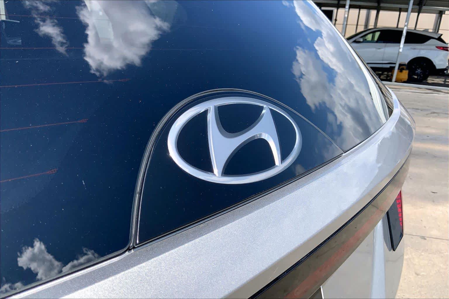 Used 2024 Shimmering Silver Hyundai SEL image 31