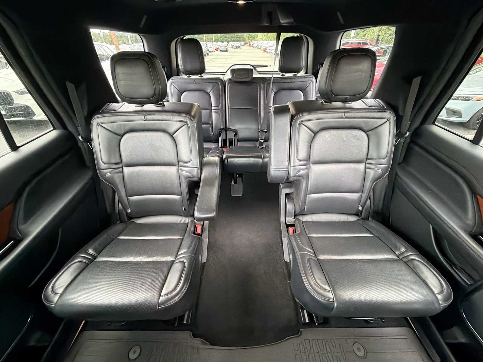 Used 2019 White Platinum Metallic Tri-Coat Lincoln Select image 13