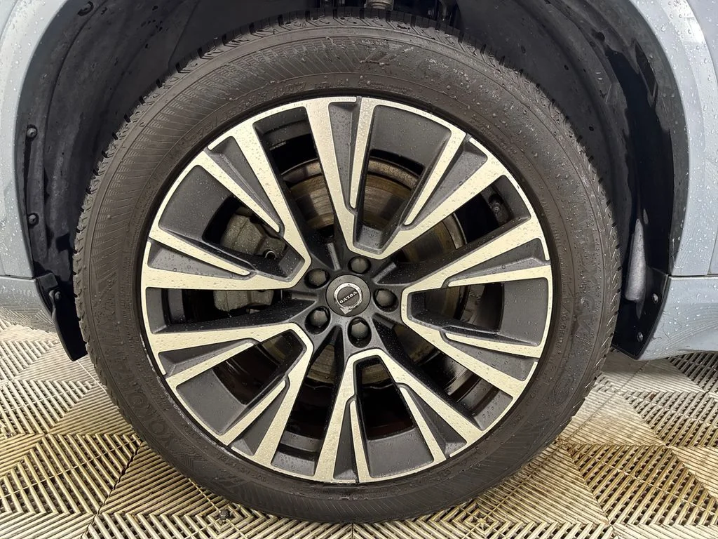 Certified Used 2021 Gray Volvo T5 Momentum image 9