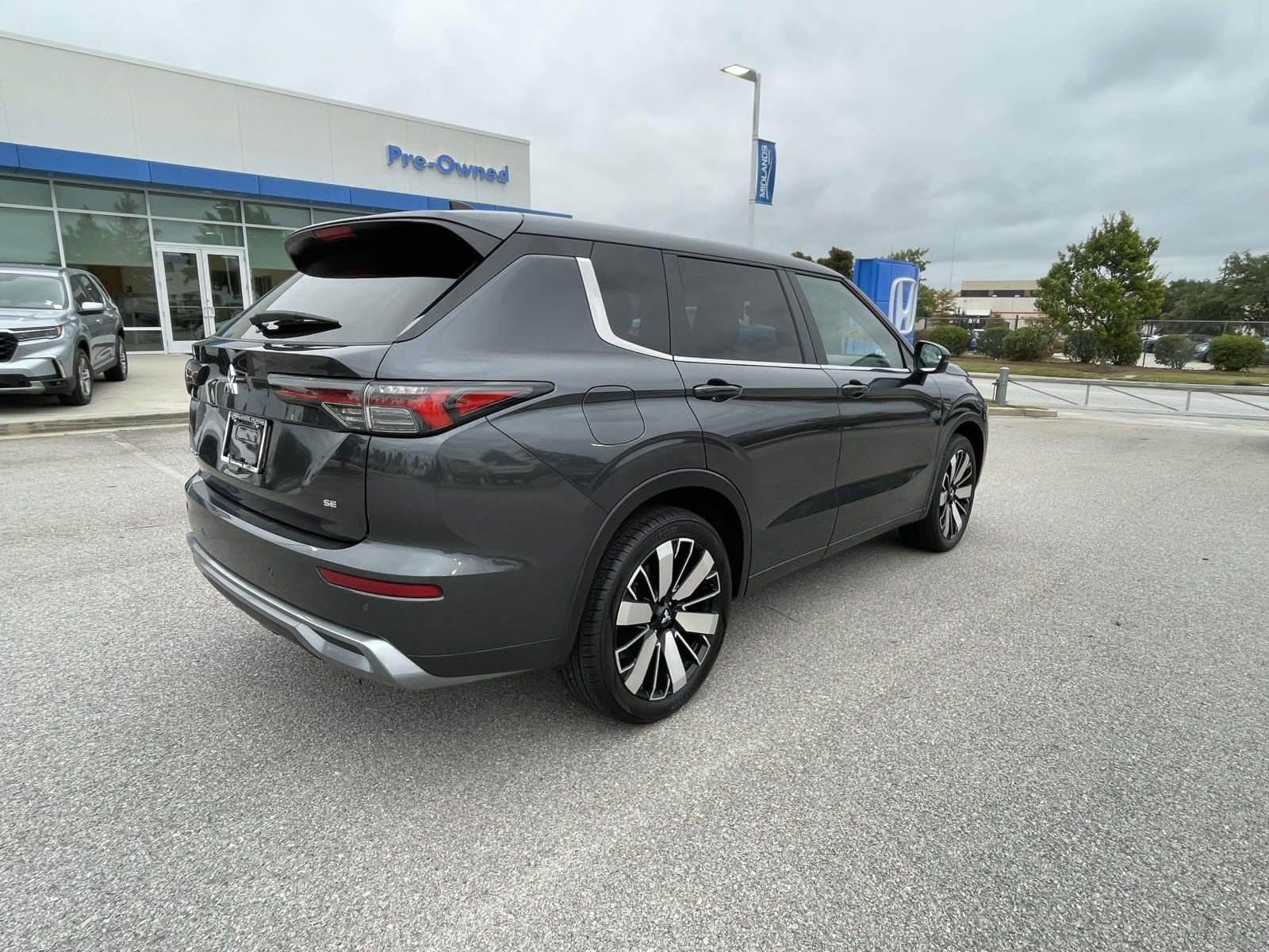 Used 2025 Graphite Gray Mitsubishi SE image 6
