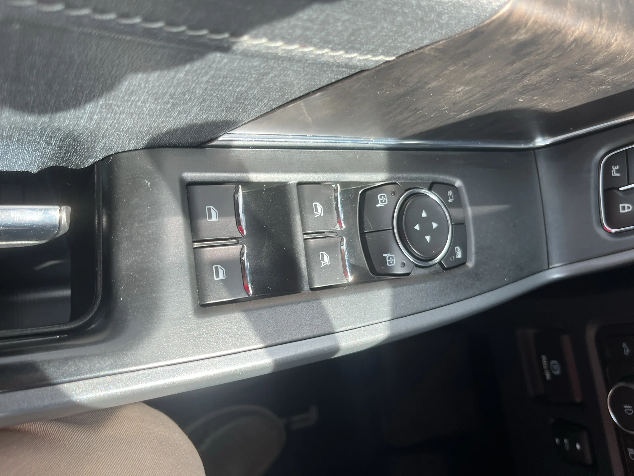 Used 2022 Agate Black Metallic Ford LARIAT image 17