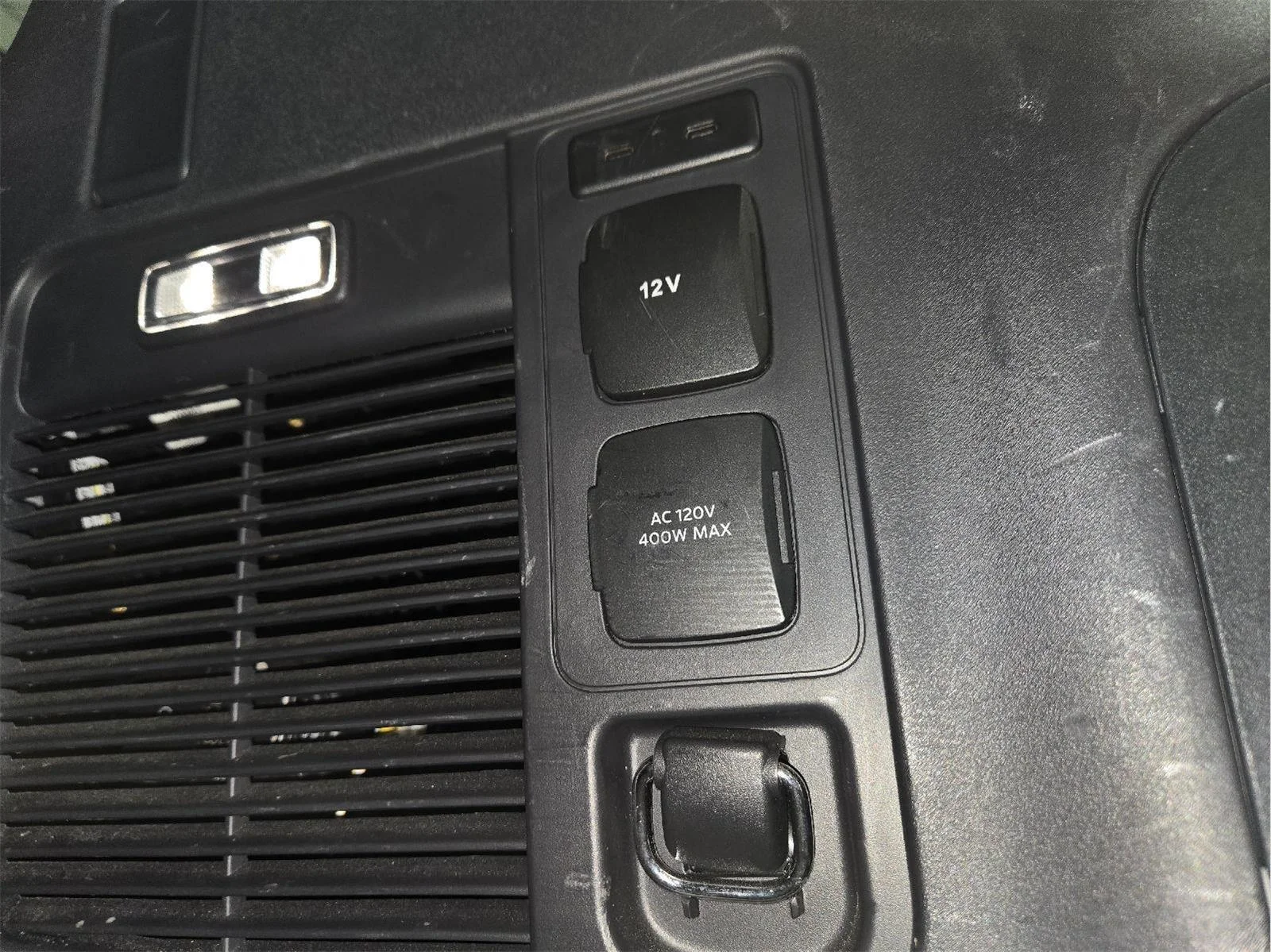 Used 2025 Agate Black Ford Active image 47