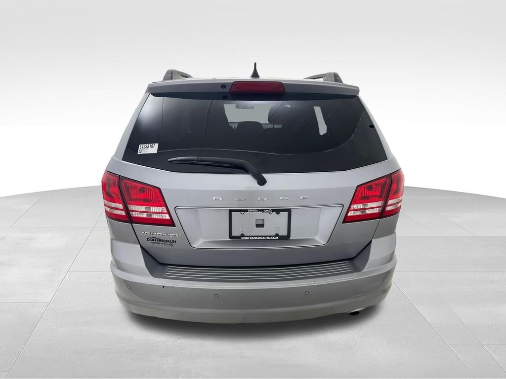 Used 2020 Silver Dodge SE image 4