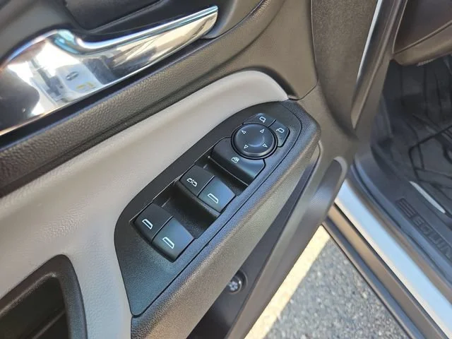 Used 2024 Summit White Chevrolet LT image 11