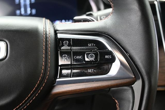 Used 2023 Silver Jeep Summit image 19