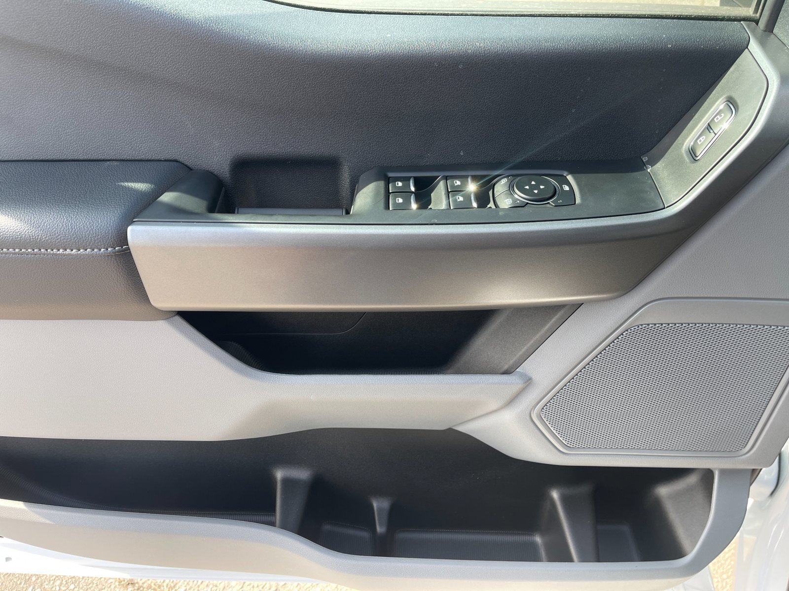 New 2026 Oxford White Ford F-350® XL image 11