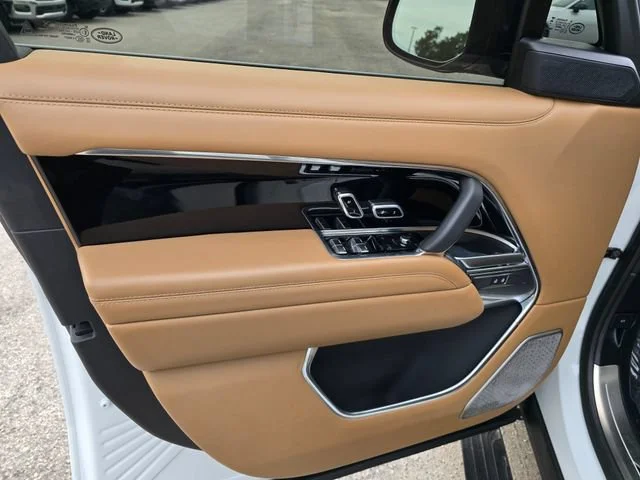 Used 2025 Ostuni Pearl Wht Prem Met Land Rover Autobiography image 16