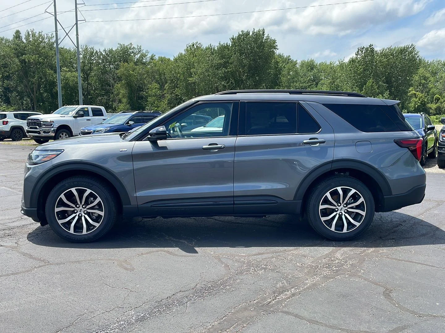 New 2026 Carbonized Gray Metallic Ford ST-Line image 2