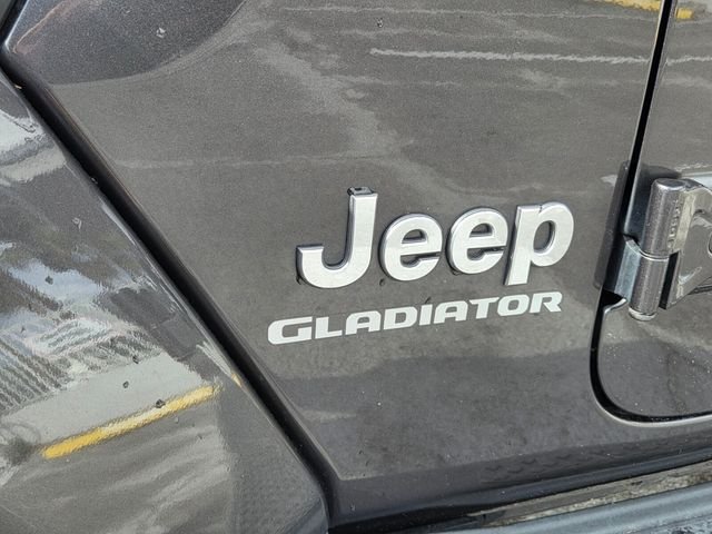 Certified Used 2020 Gray Jeep Overland image 12