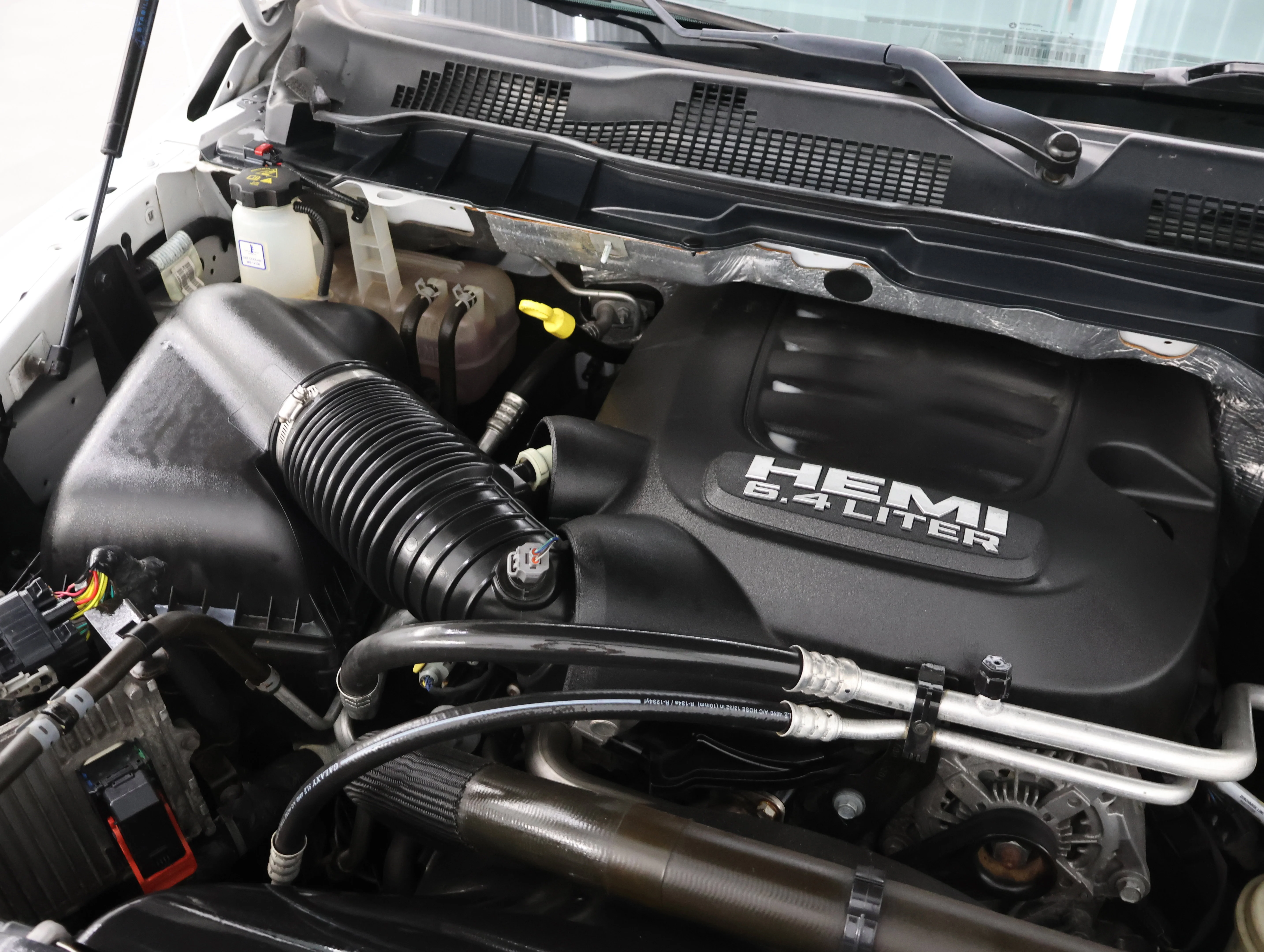 Used 2018 Bright White Clearcoat Ram Big Horn image 18
