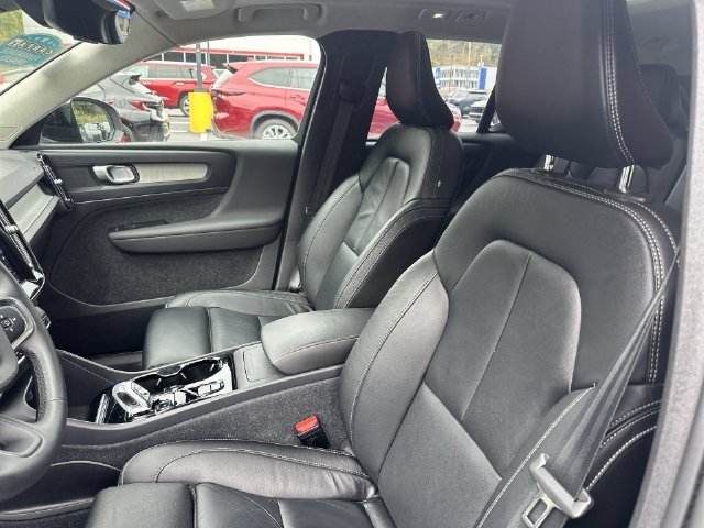 2023 Volvo XC40 Plus - Photo 23