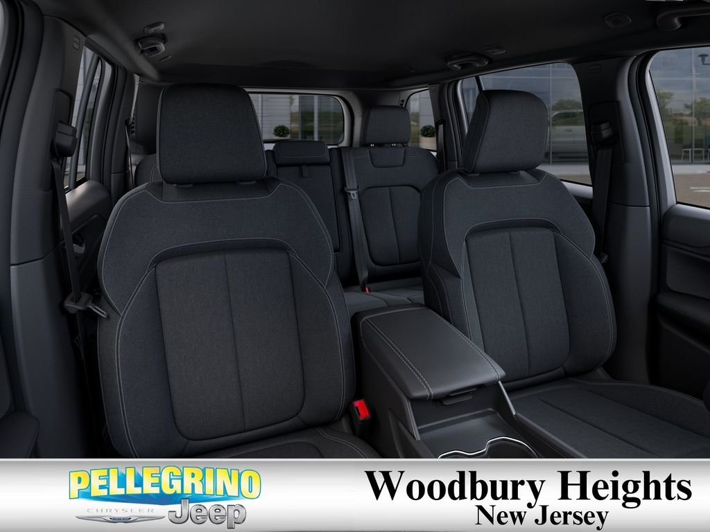 New 2026 Diamond Black Crystal Pearl-Coat Exterior Paint Jeep Laredo X image 16