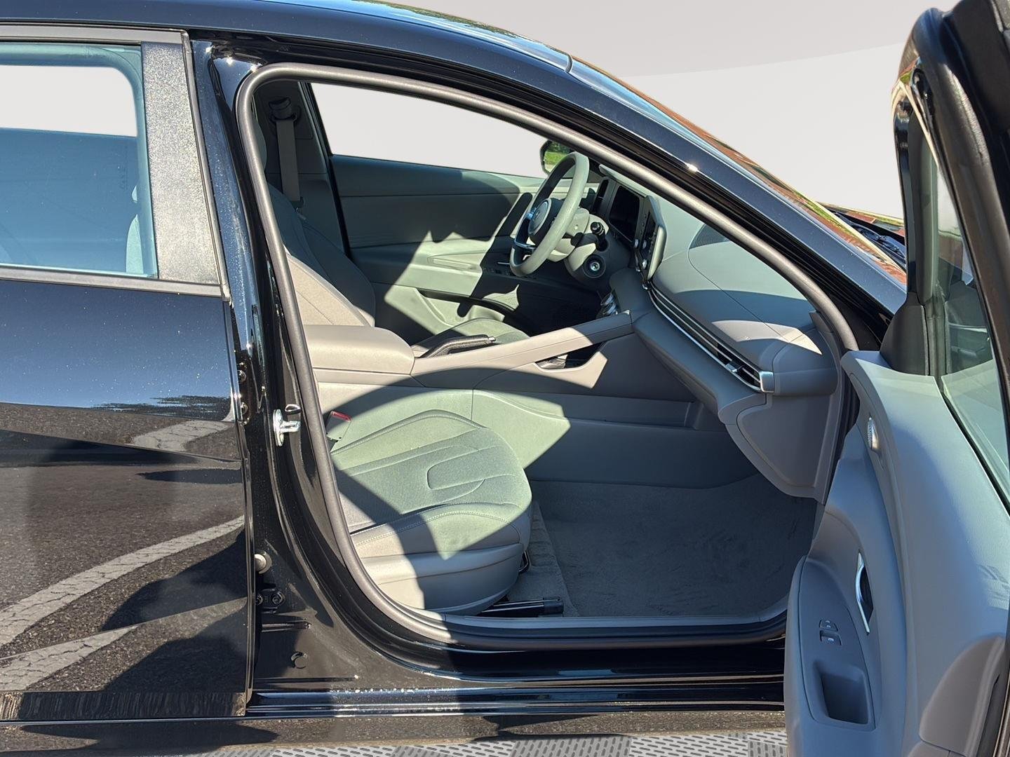 Used 2026 Abyss Black Hyundai SE image 12