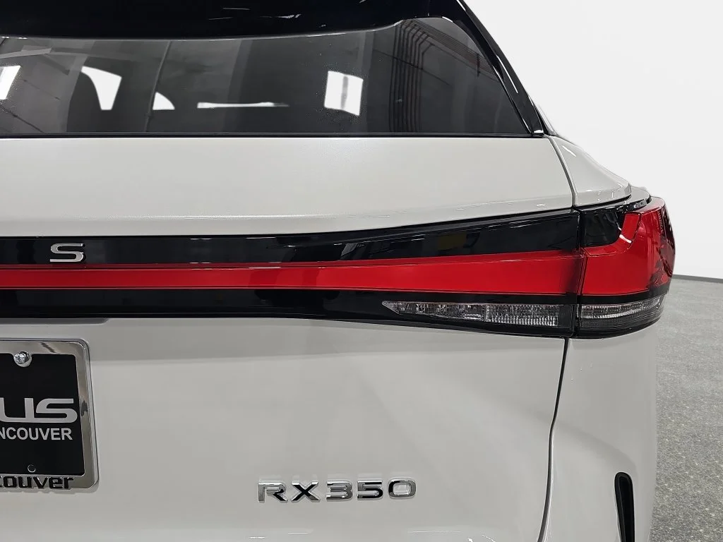 New 2026 Eminent White Pearl Lexus PREMIUM PLUS image 32