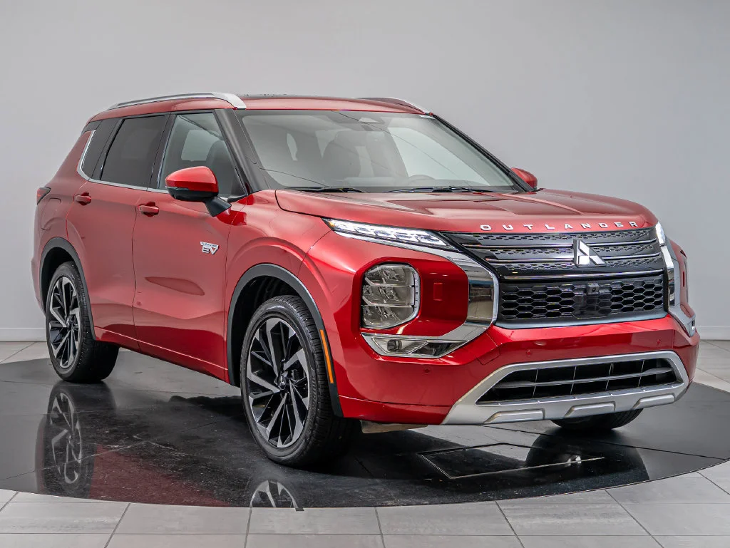 Used 2025 Red Diamond Mitsubishi SEL image 12
