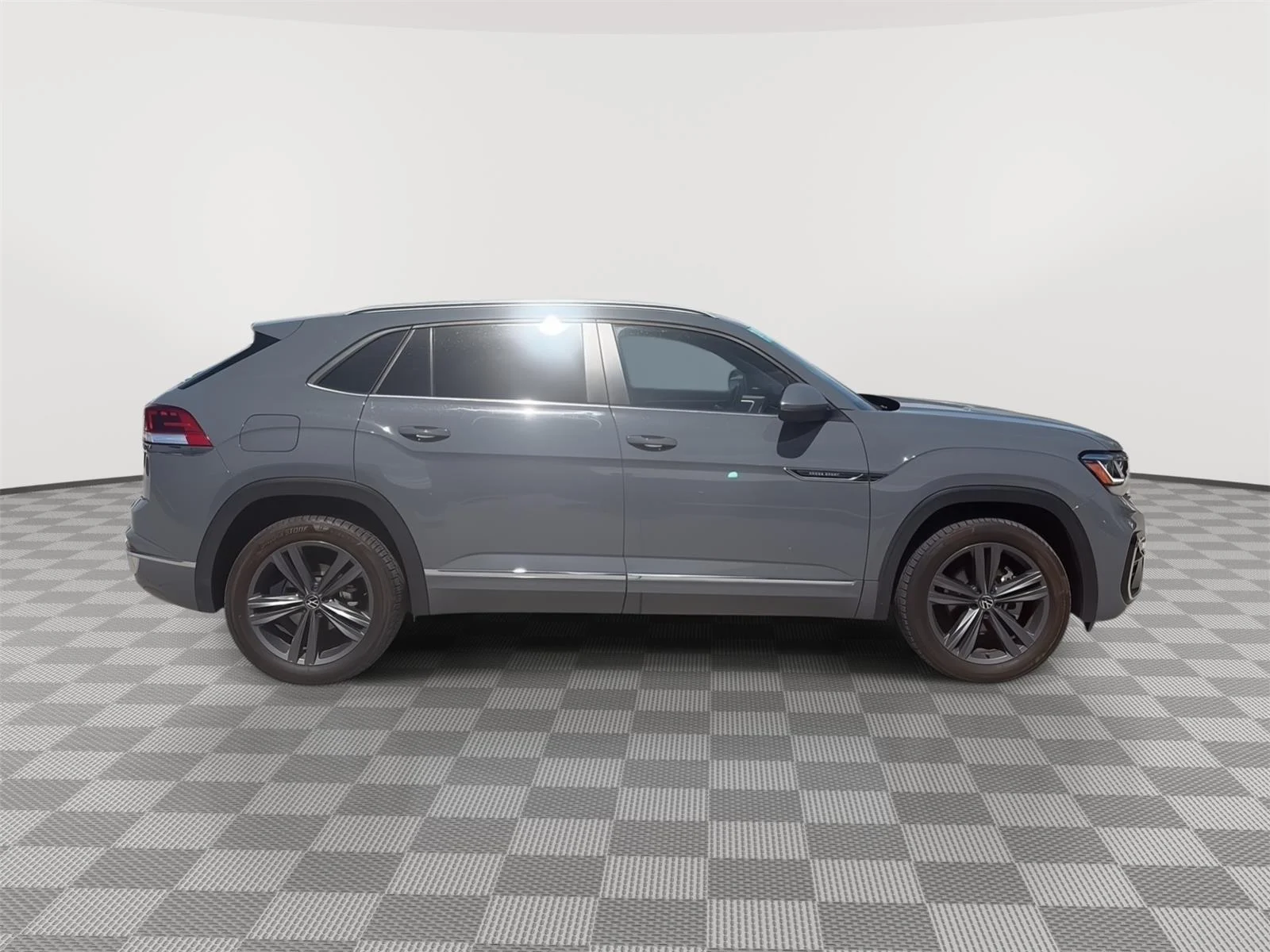 Used 2021 GRAY Volkswagen 3.6L V6 SE w/Technology R-Line image 14