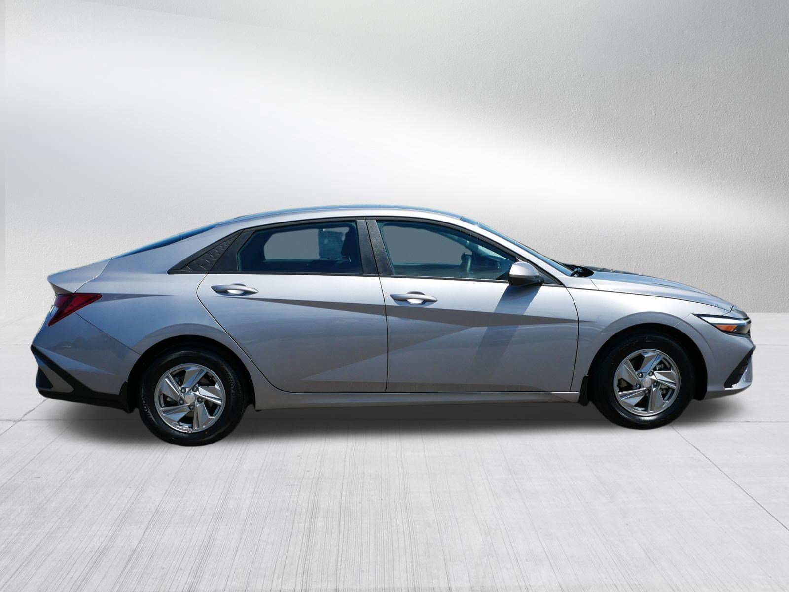 Certified Used 2026 Fluid Metal Hyundai SE image 8