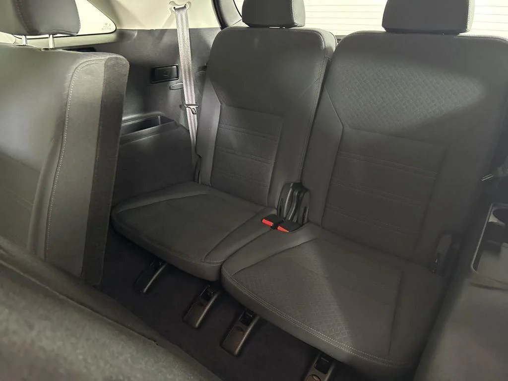 Used 2020 Snow White Pearl Kia LX image 28