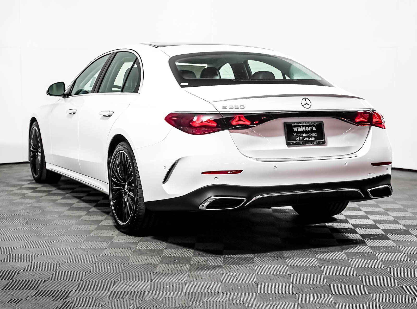 New 2027 Polar White Mercedes-Benz E 350 image 2