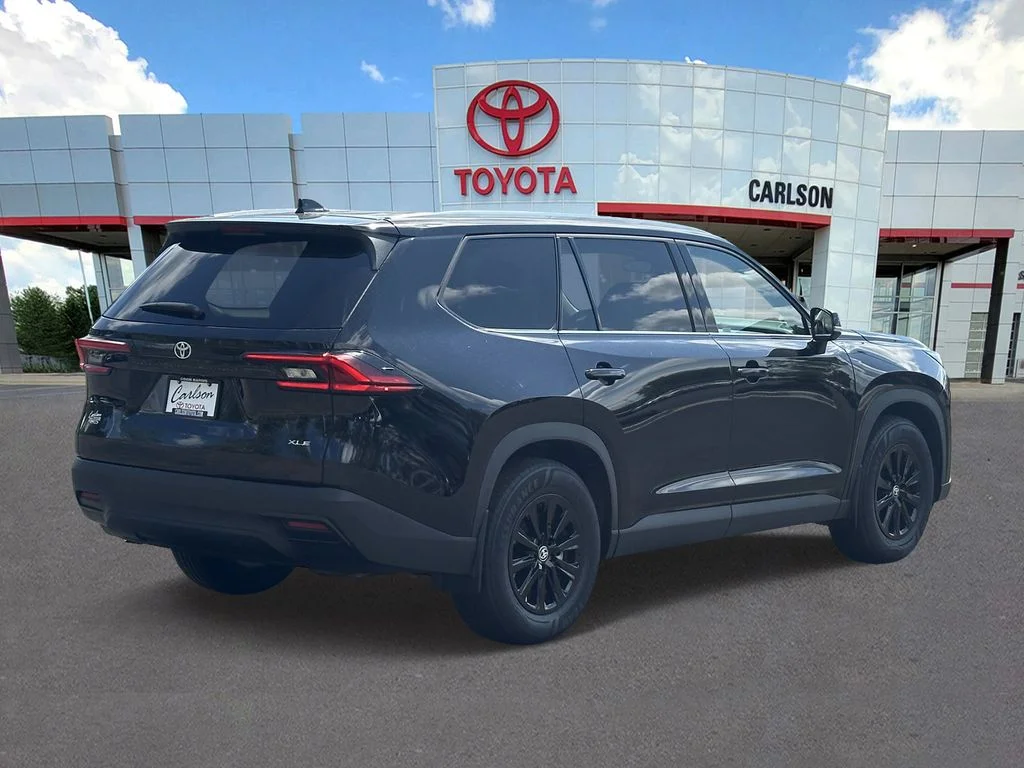 Used 2025  Toyota XLE image 6