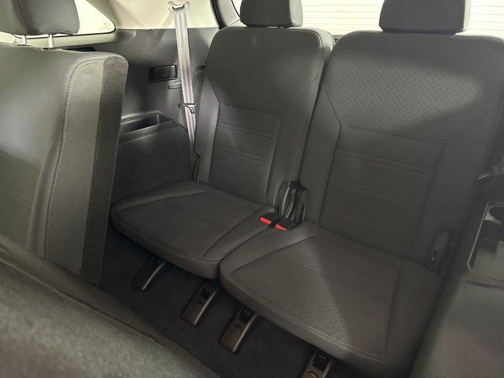 Used 2020 Snow White Pearl Kia LX image 28