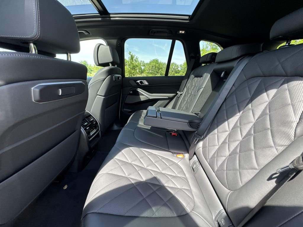 New 2026 Mineral White Metallic BMW xDrive40i image 25