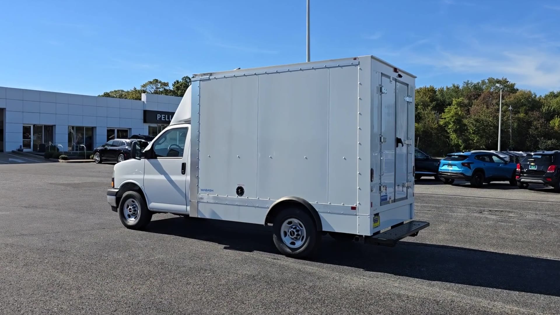 New 2025 Summit White GMC 1WT image 30