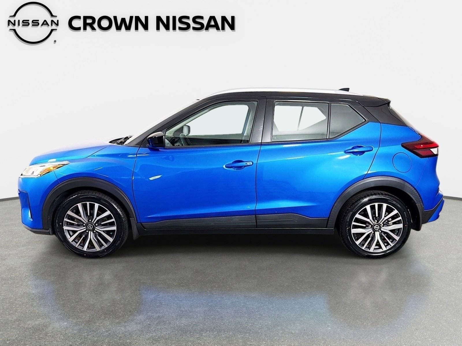 Used 2021 Electric Blue/Super Black Nissan SV image 8
