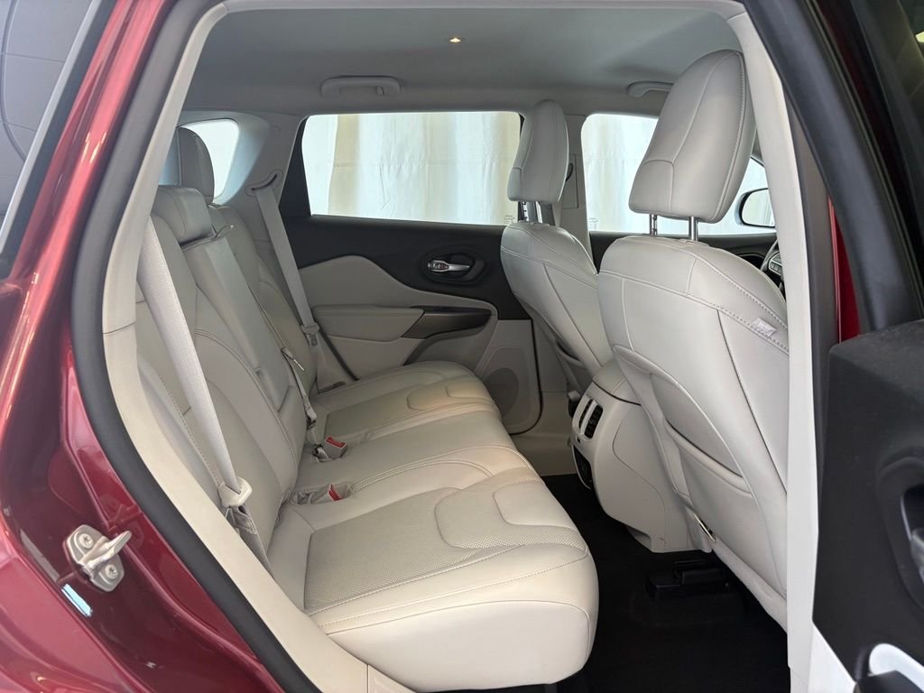 Used 2020 Velvet Jeep Limited image 18