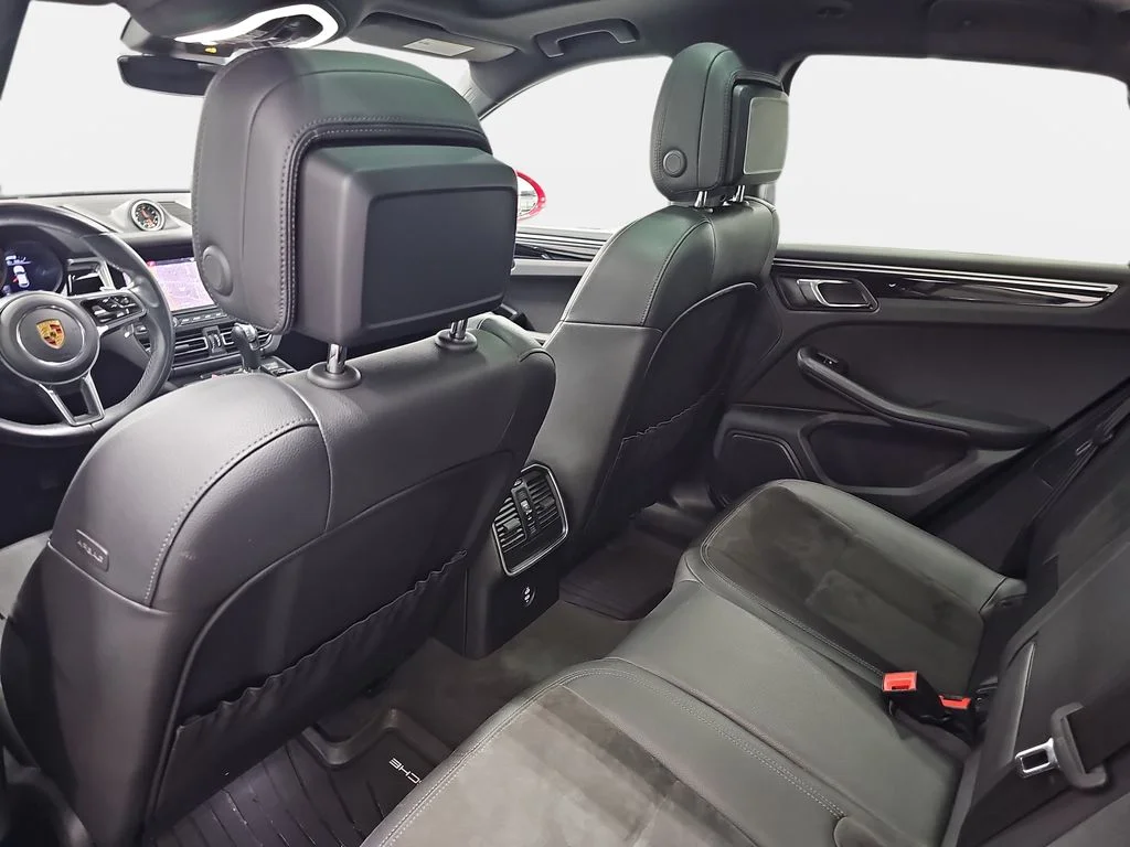Used 2021  Porsche Base image 13