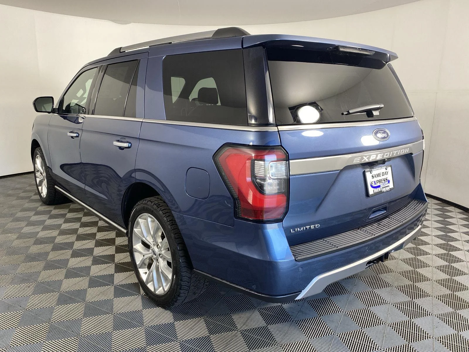 Used 2018 Blue Ford Limited image 5