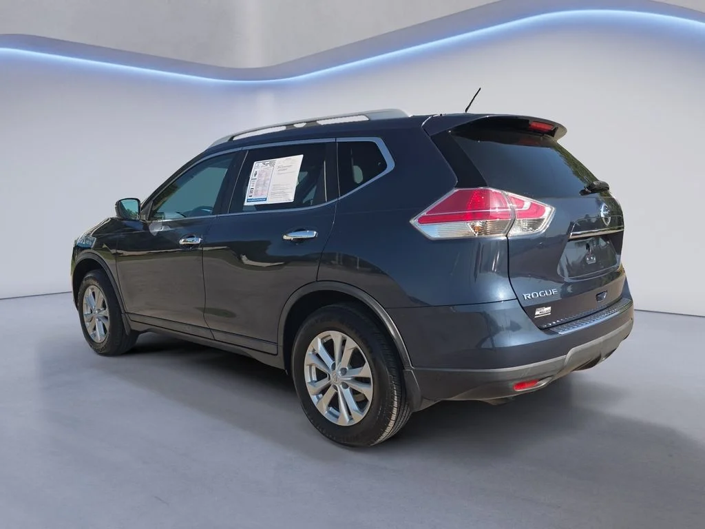 Used 2016 Arctic Blue Metallic Nissan SV image 3