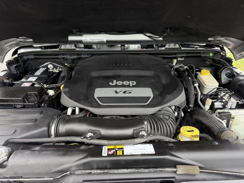 Used 2016 Silver Jeep Unlimited Rubicon image 14